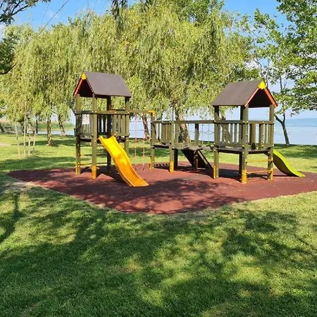 Egri Apartmanhaz * Balatonfenyves